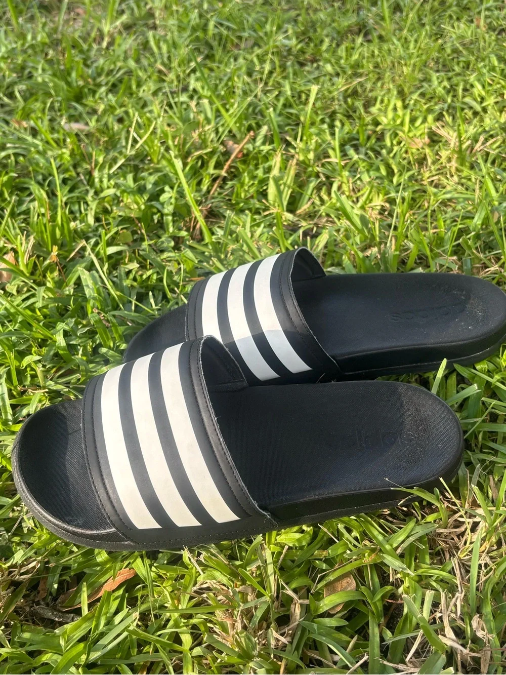 Adidas Adilette is the sports slippers  a size 8